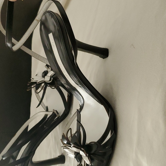 Via Spiga Floral Black and White sandal - Picture 5 of 5